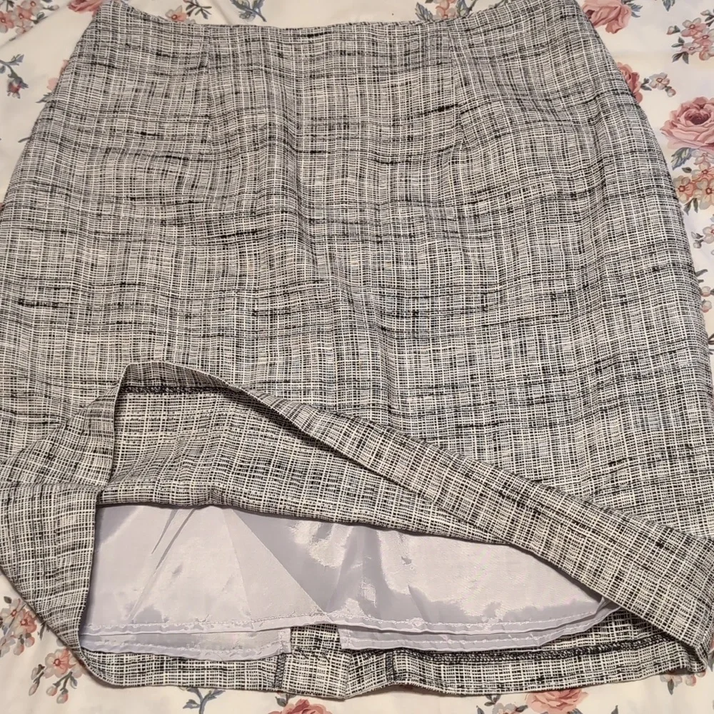 T. Garment Tweed Skirt - Picture 4 of 5
